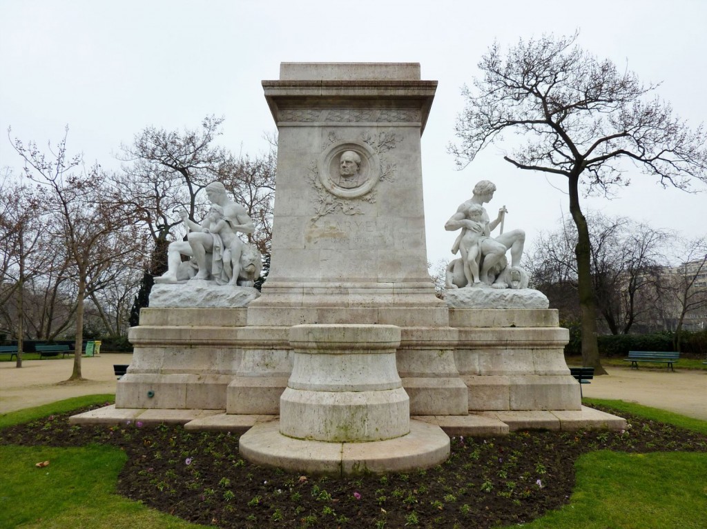 Le monument de Barye sur l'ile Saint Louis depuis 1942