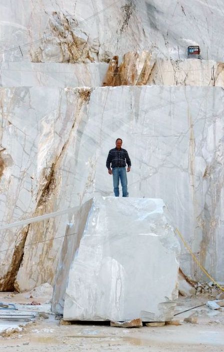 Franco-Cervetti-Carriere-Carrare-Bloc-Apollon-36tonnes-Pietrasanta1