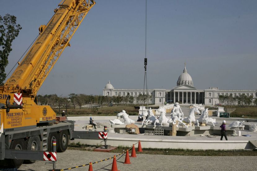 Installation Marble fountain Apollo at Chi Mei Museum 01