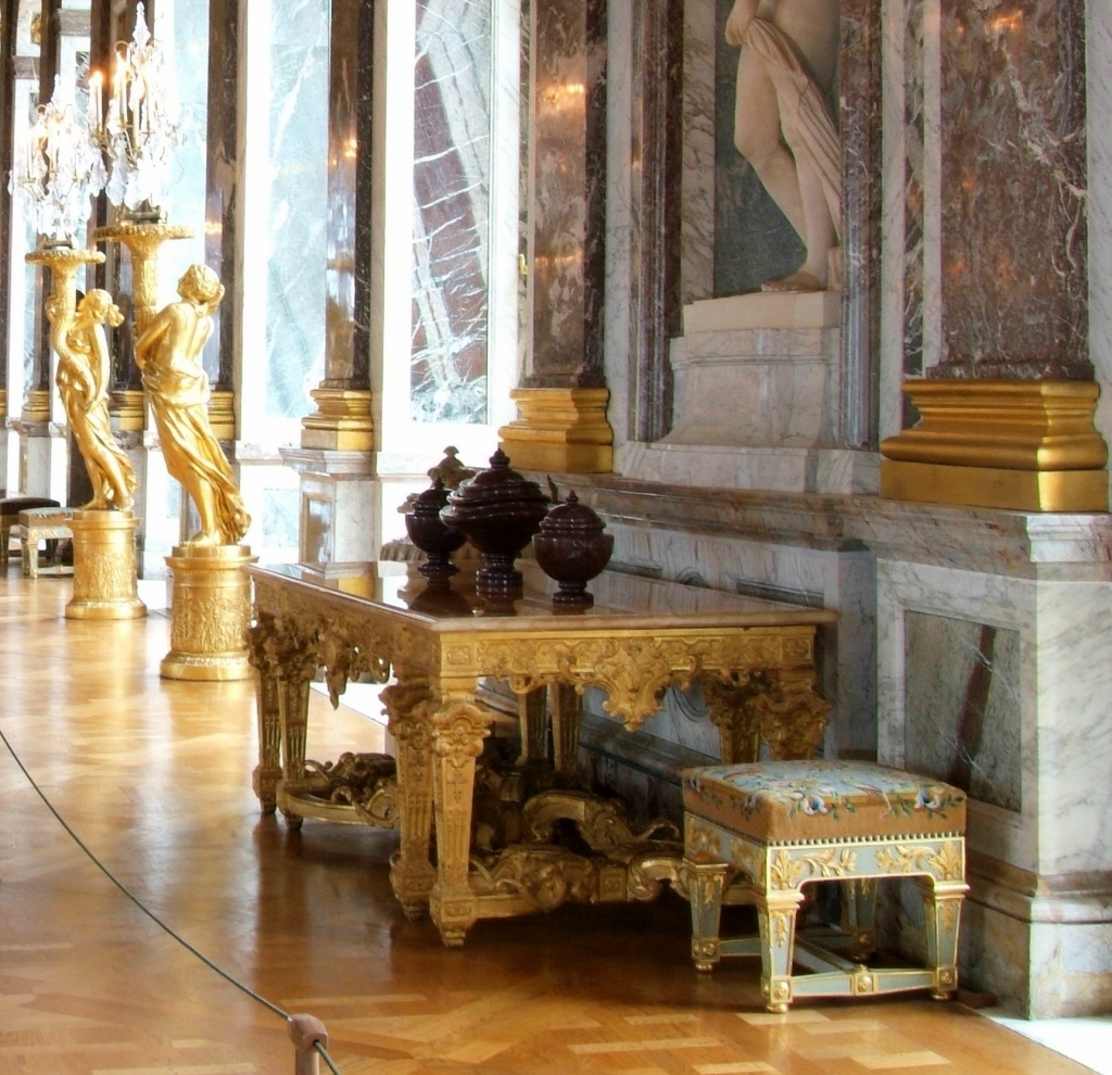 Table à gibier et tabourets réalisés dans les ateliers du Château de Versailles, circa 1978, par Gilles Perrault.