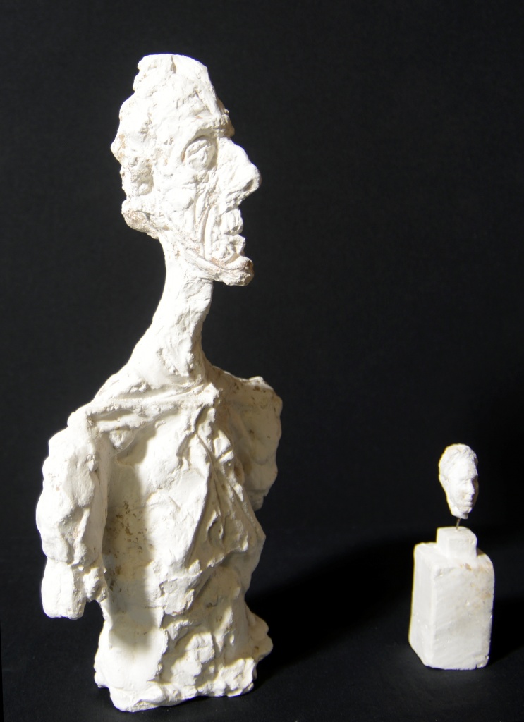 Buste de Diego et Petite tête de Simone de Beauvoir. Perruques réalisées au début des années 1980, non autorisées par la veuve de l’artiste, offertes à la fondation Annette et Alberto Giacometti en 2015.